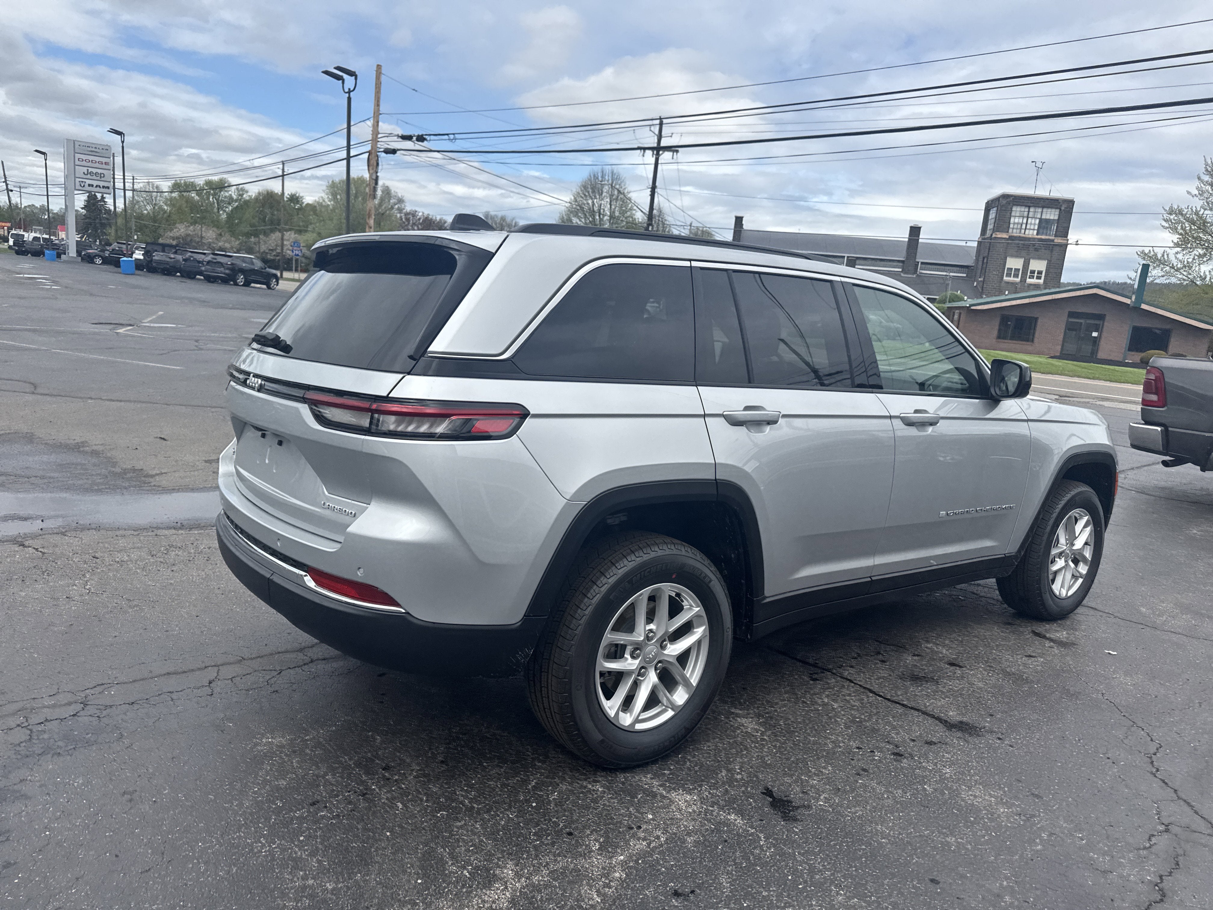 2026 Jeep Grand Cherokee GRAND CHEROKEE LAREDO X 4X4