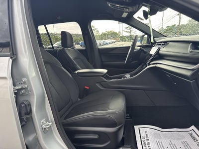 2025 Jeep Grand Cherokee Laredo 4x4