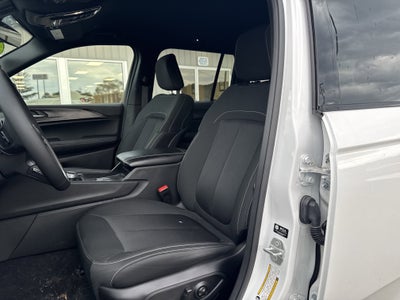 2025 Jeep Grand Cherokee Laredo 4x4