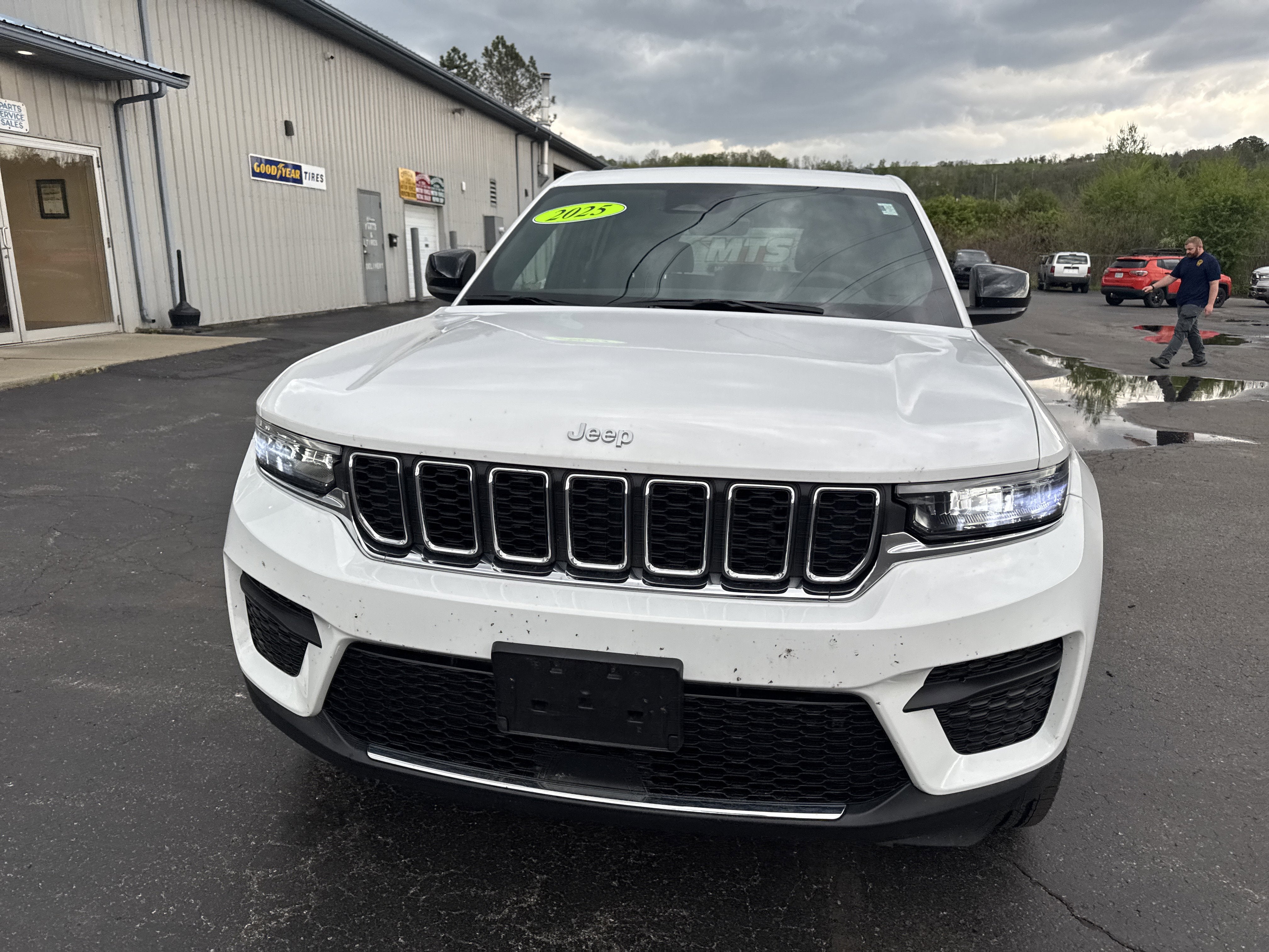 2025 Jeep Grand Cherokee Laredo 4x4