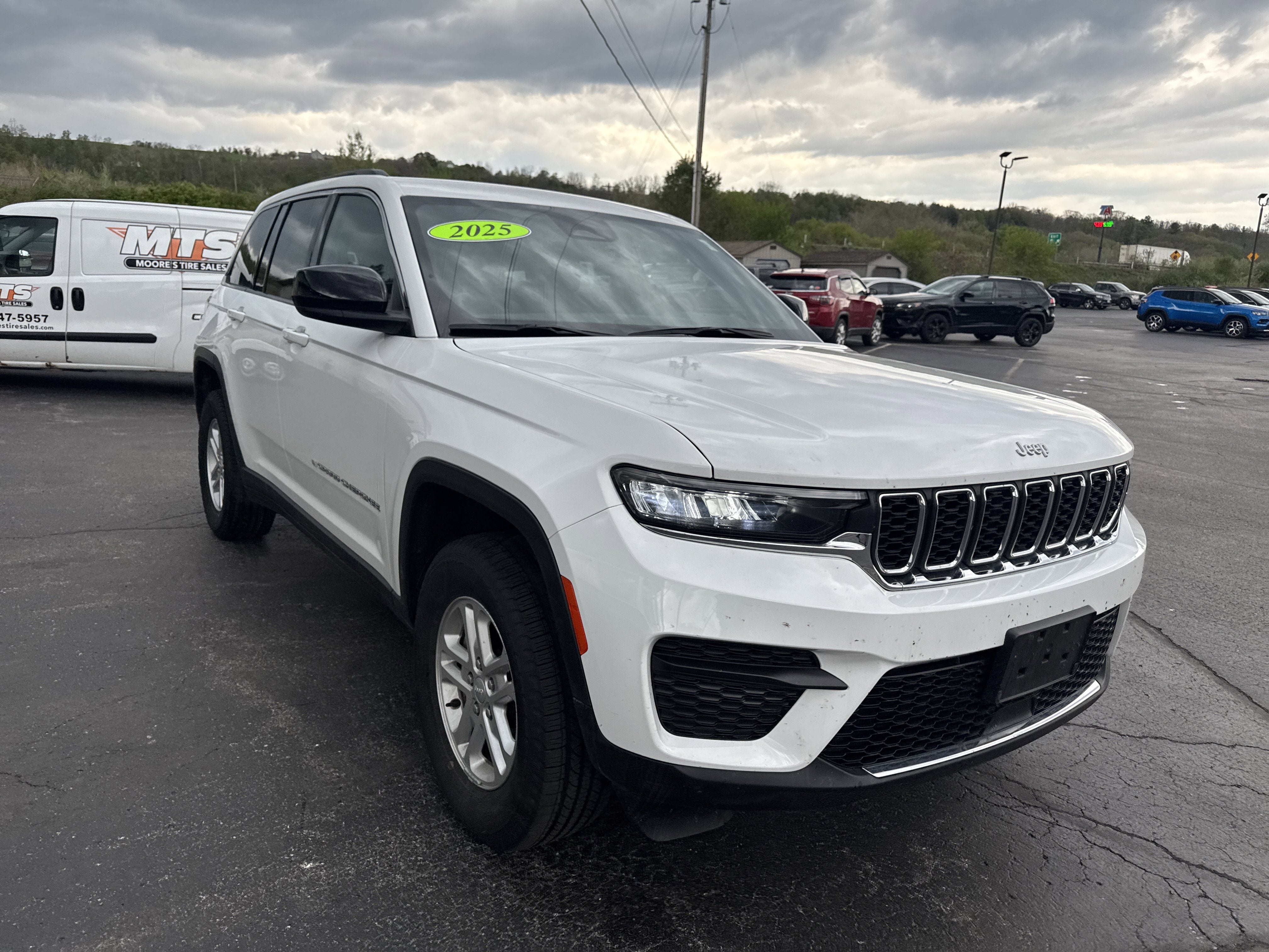 2025 Jeep Grand Cherokee Laredo 4x4