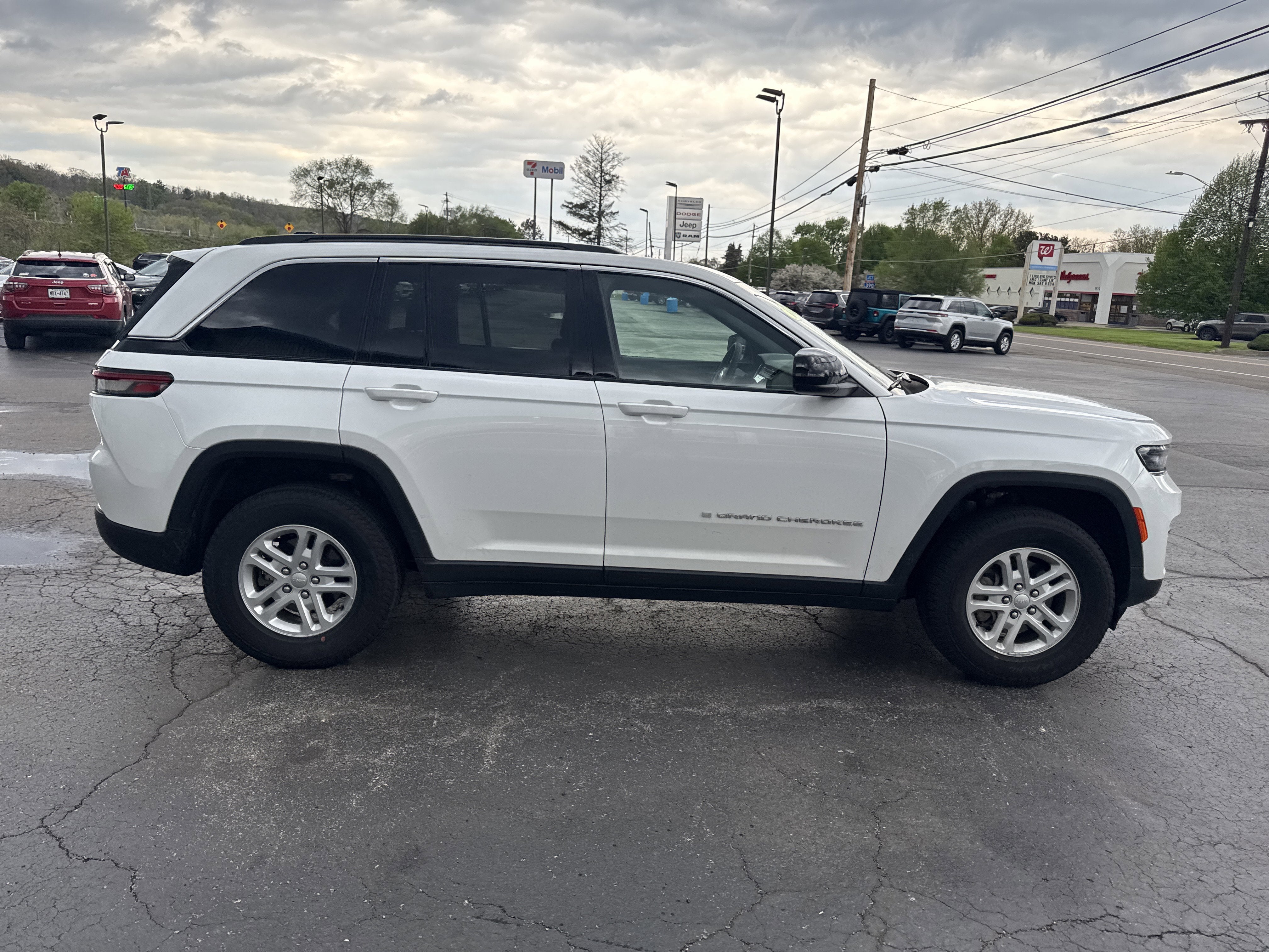 2025 Jeep Grand Cherokee Laredo 4x4