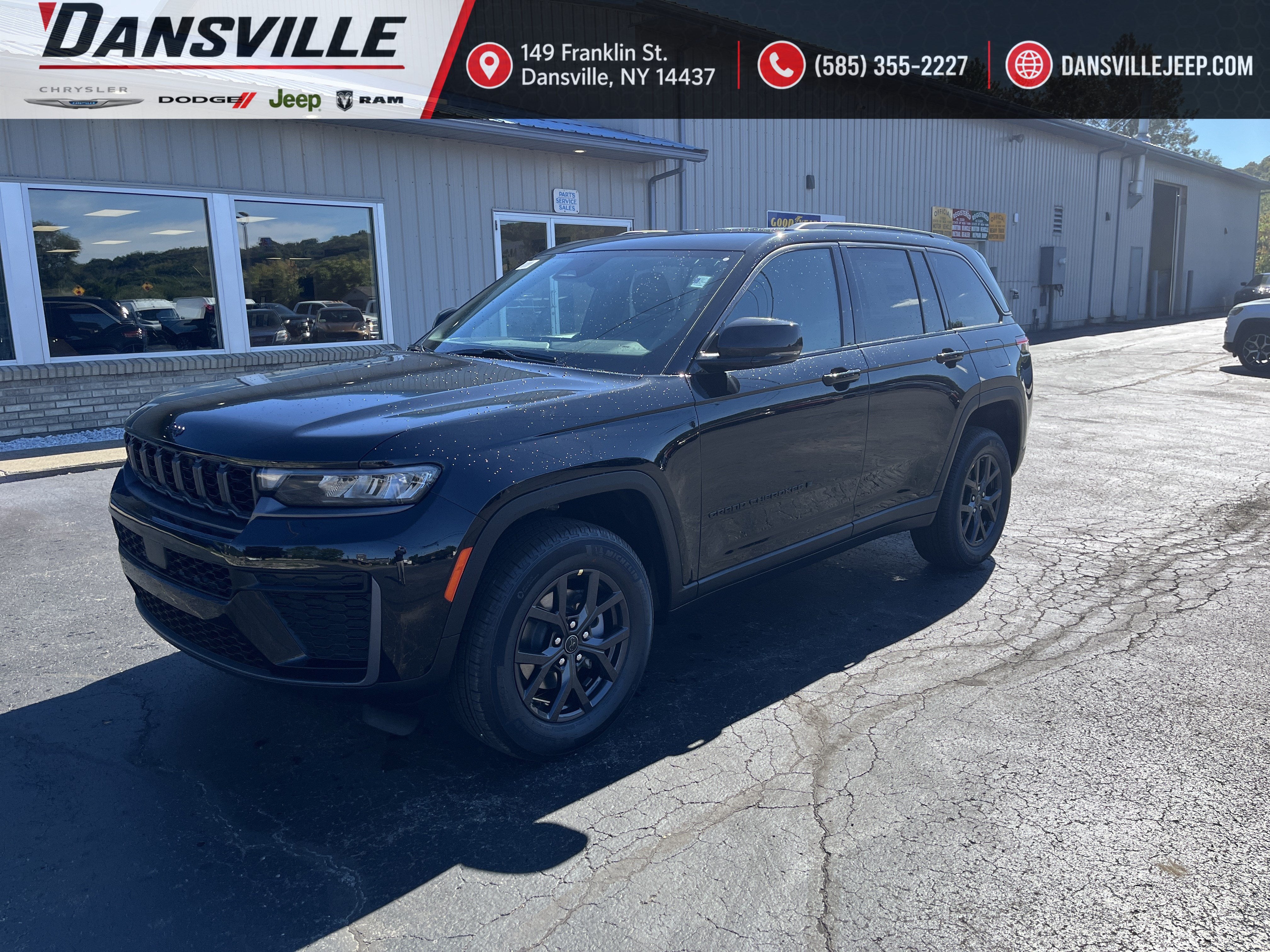 2027 Jeep Grand Cherokee Laredo Altitude