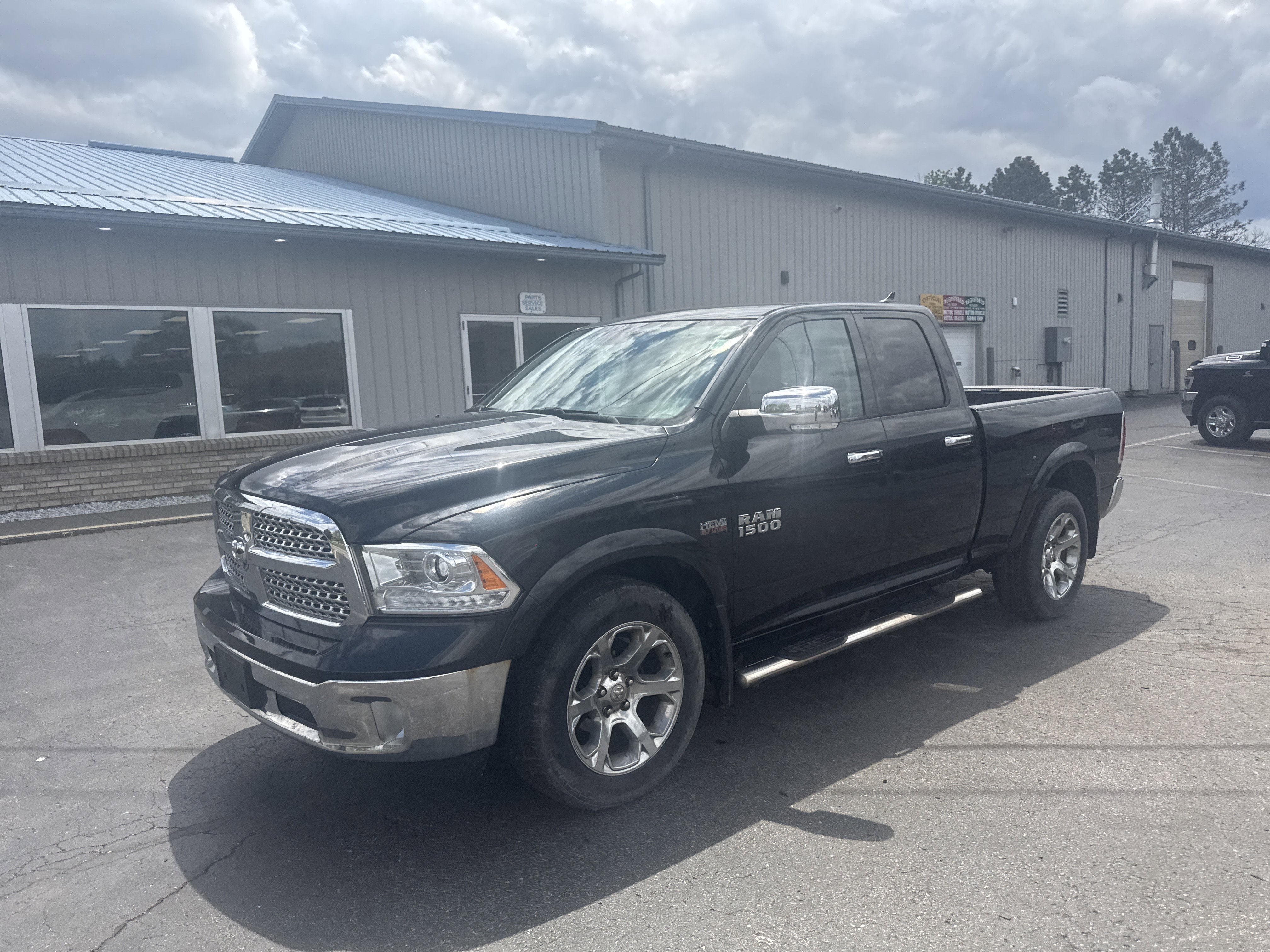 2017 RAM 1500 Laramie Quad Cab 4x4 6'4' Box