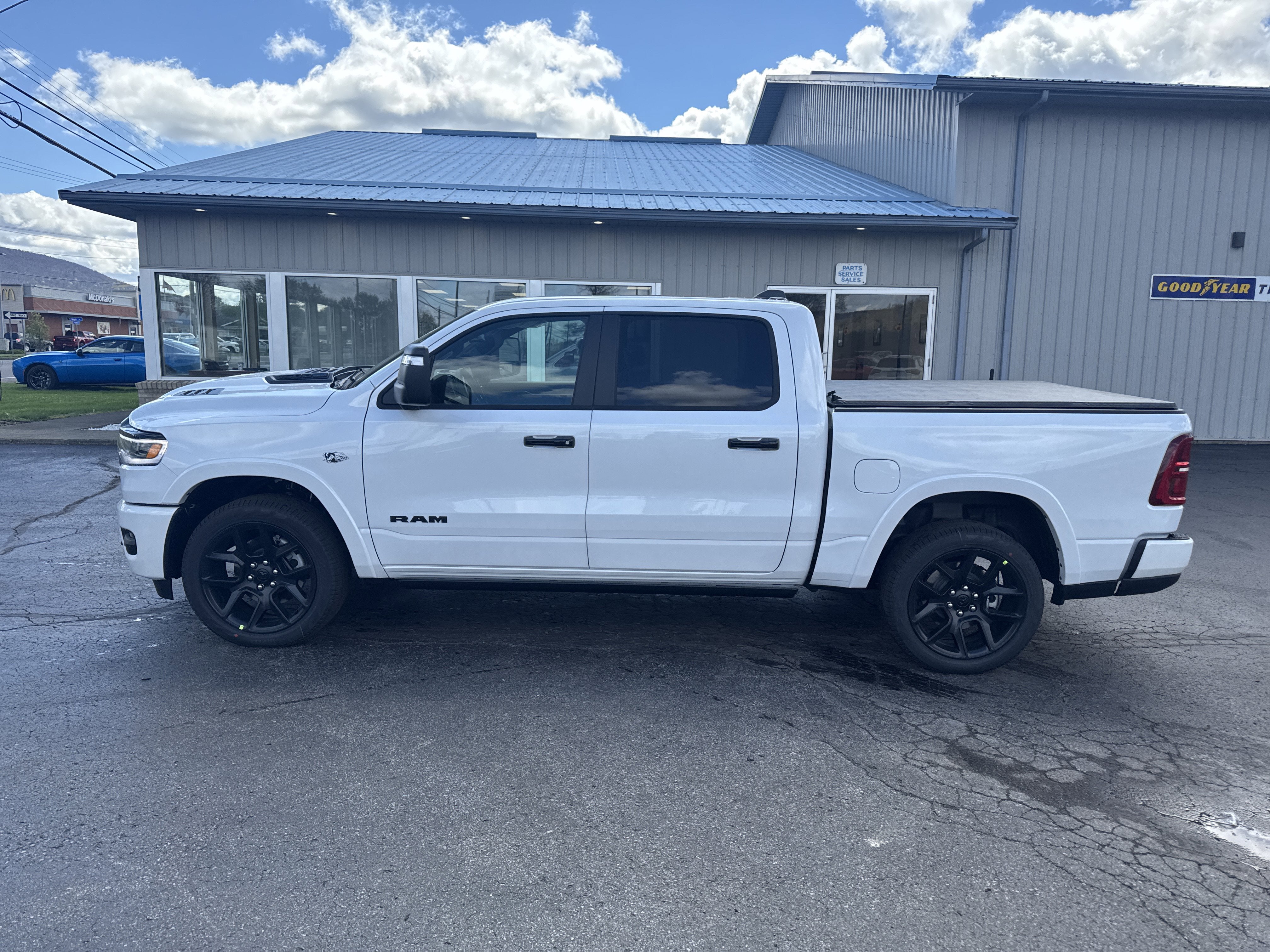 2026 RAM Ram 1500 RAM 1500 LIMITED CREW CAB 4X4 5'7' BOX