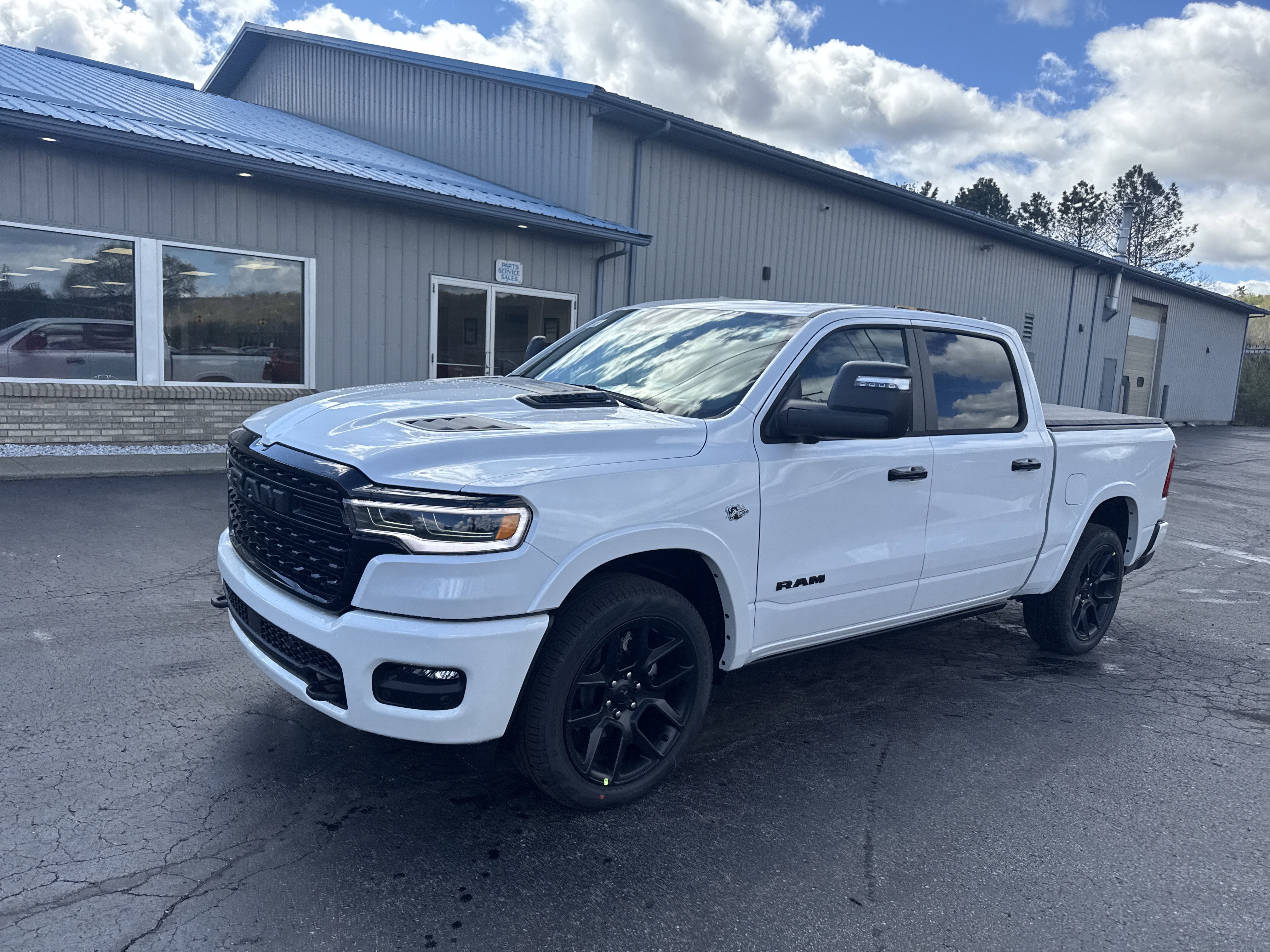 2026 RAM Ram 1500 RAM 1500 LIMITED CREW CAB 4X4 5'7' BOX