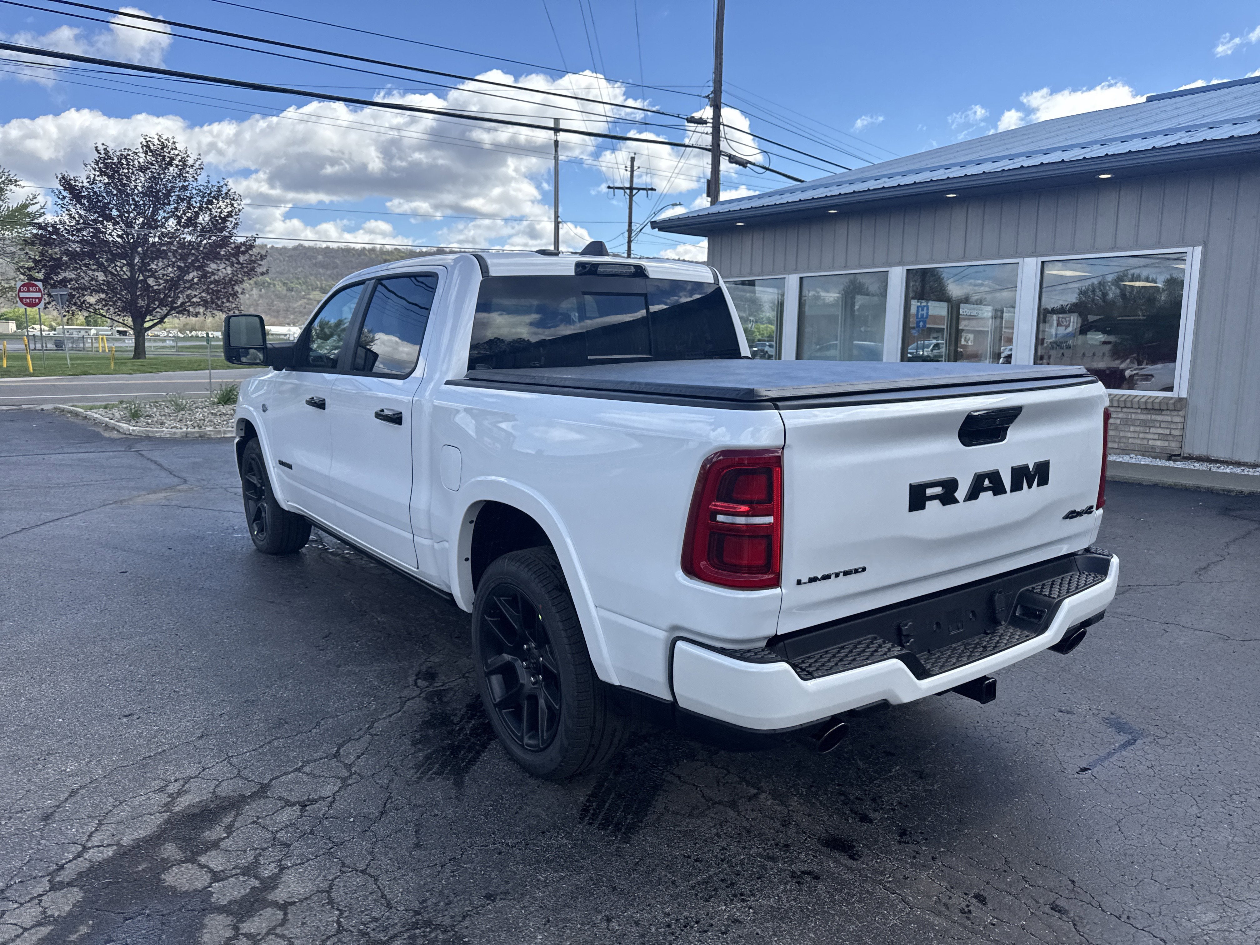 2026 RAM Ram 1500 RAM 1500 LIMITED CREW CAB 4X4 5'7' BOX