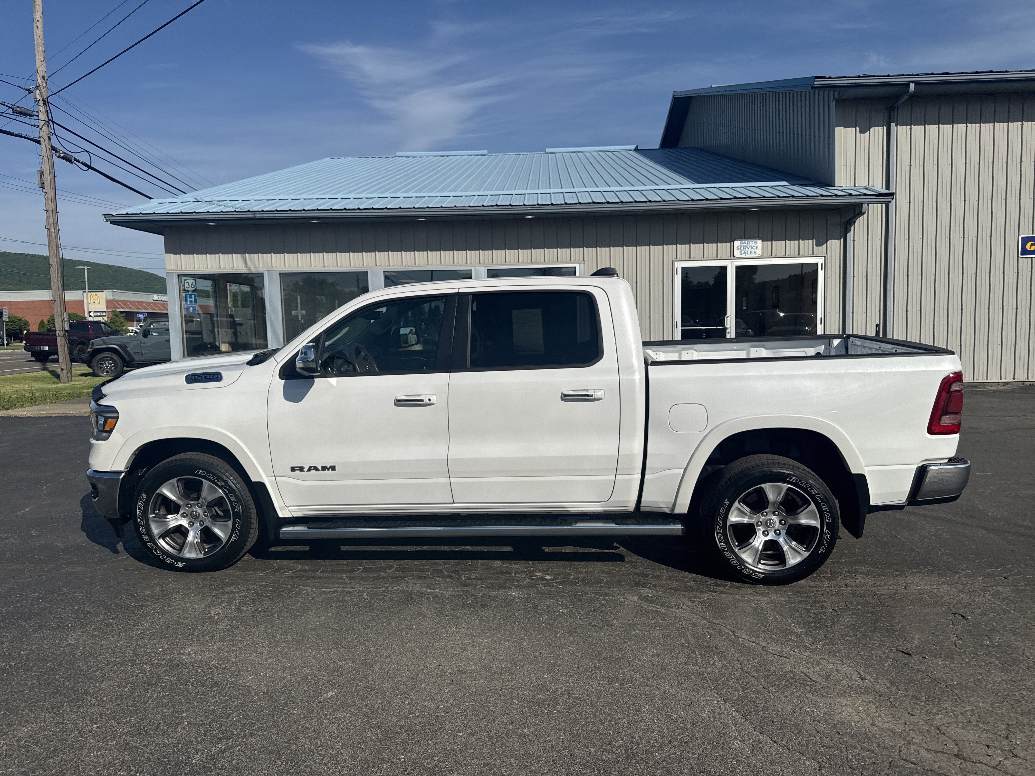 2022 RAM 1500 Laramie Crew Cab 4x4 5'7' Box