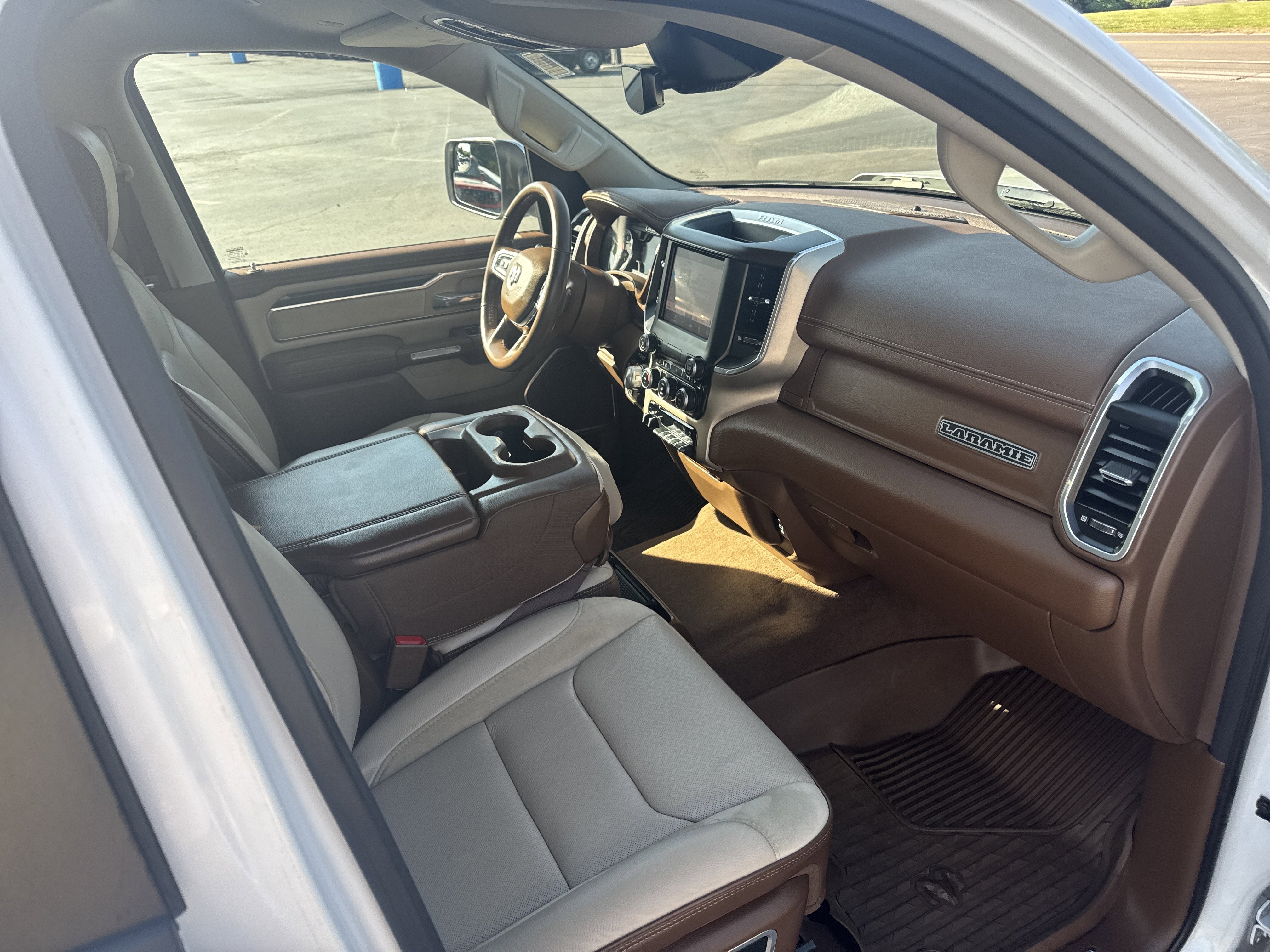 2022 RAM 1500 Laramie Crew Cab 4x4 5'7' Box