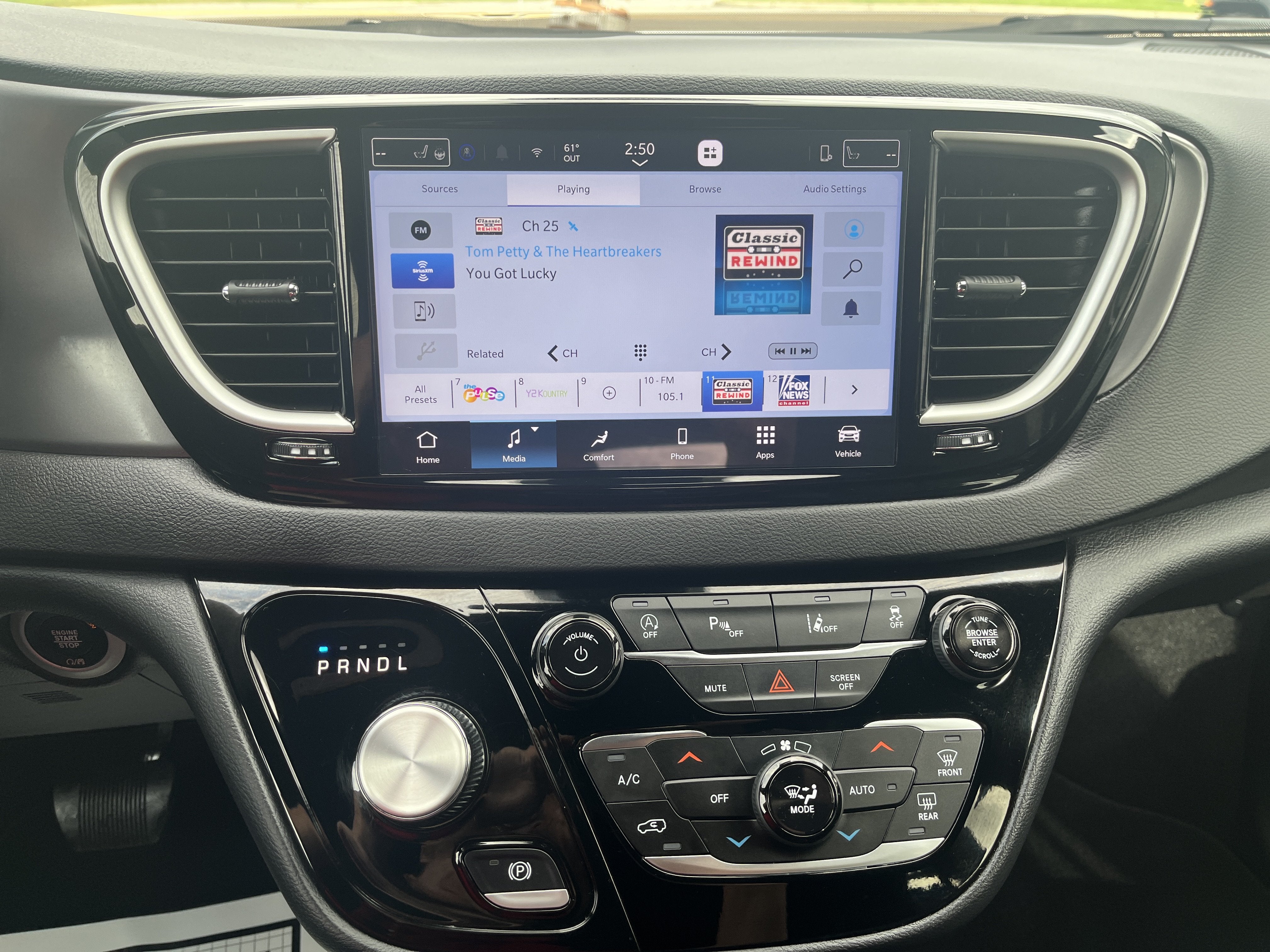 2026 Chrysler Pacifica Select