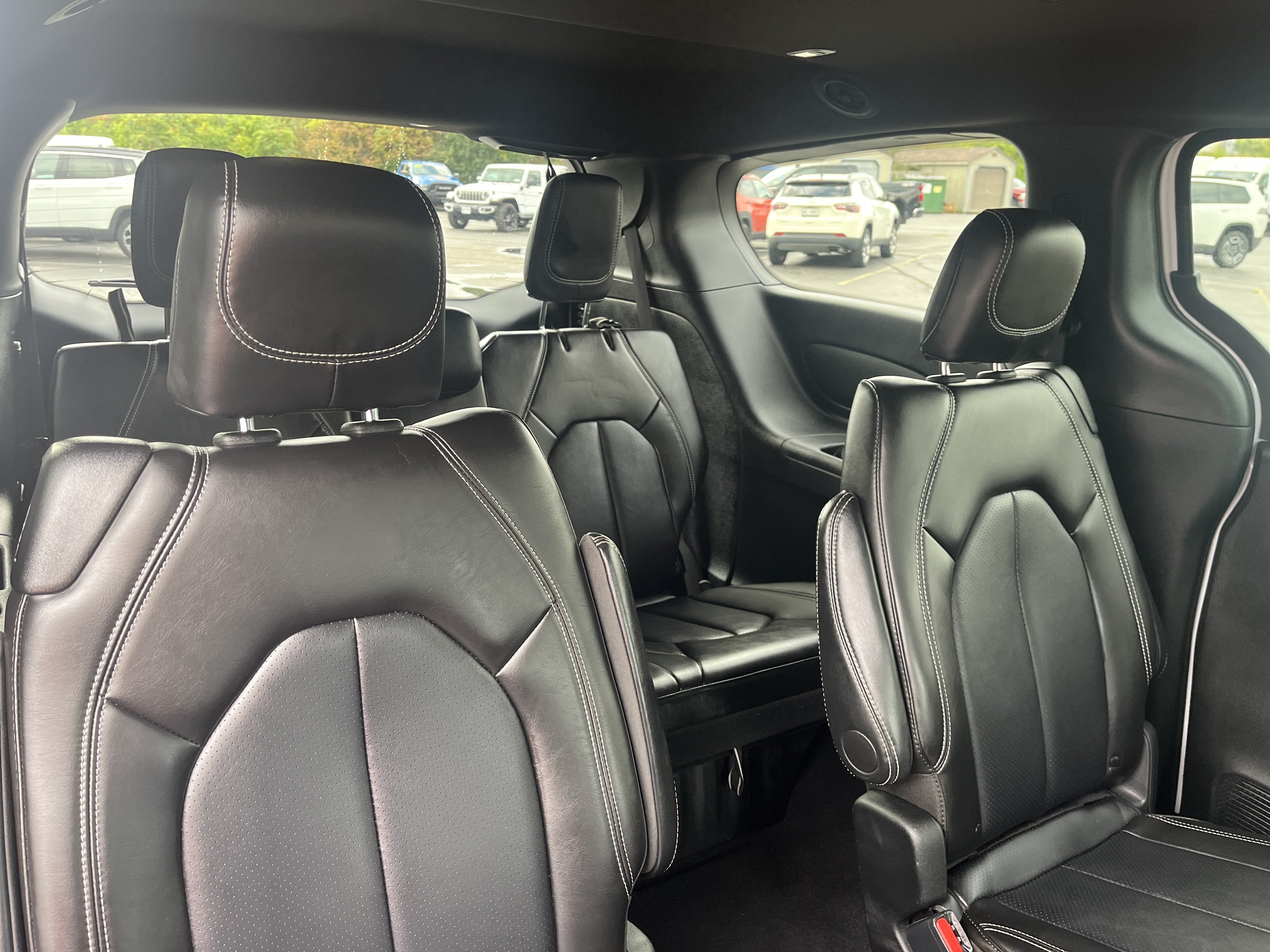 2026 Chrysler Pacifica Select