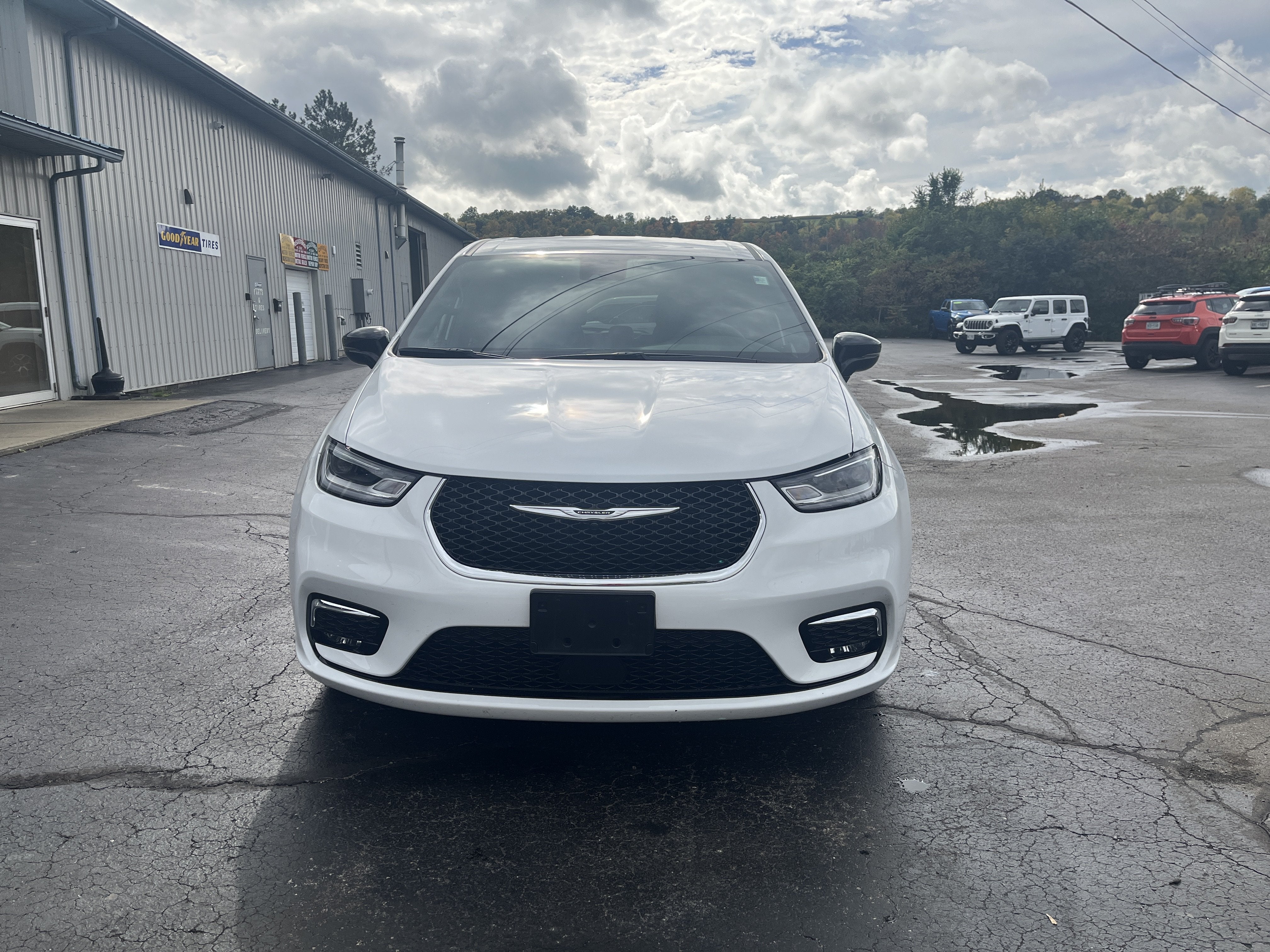 2026 Chrysler Pacifica Select