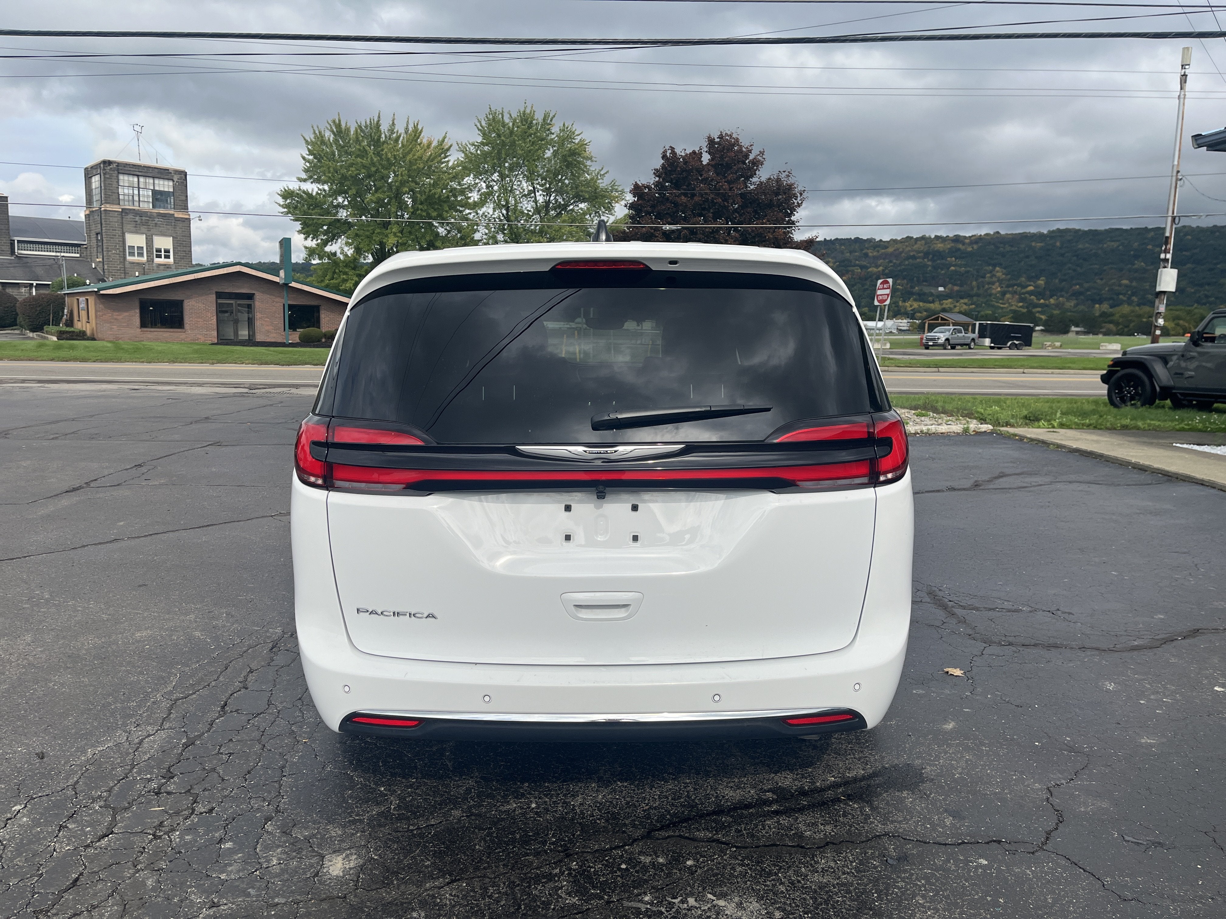 2026 Chrysler Pacifica Select