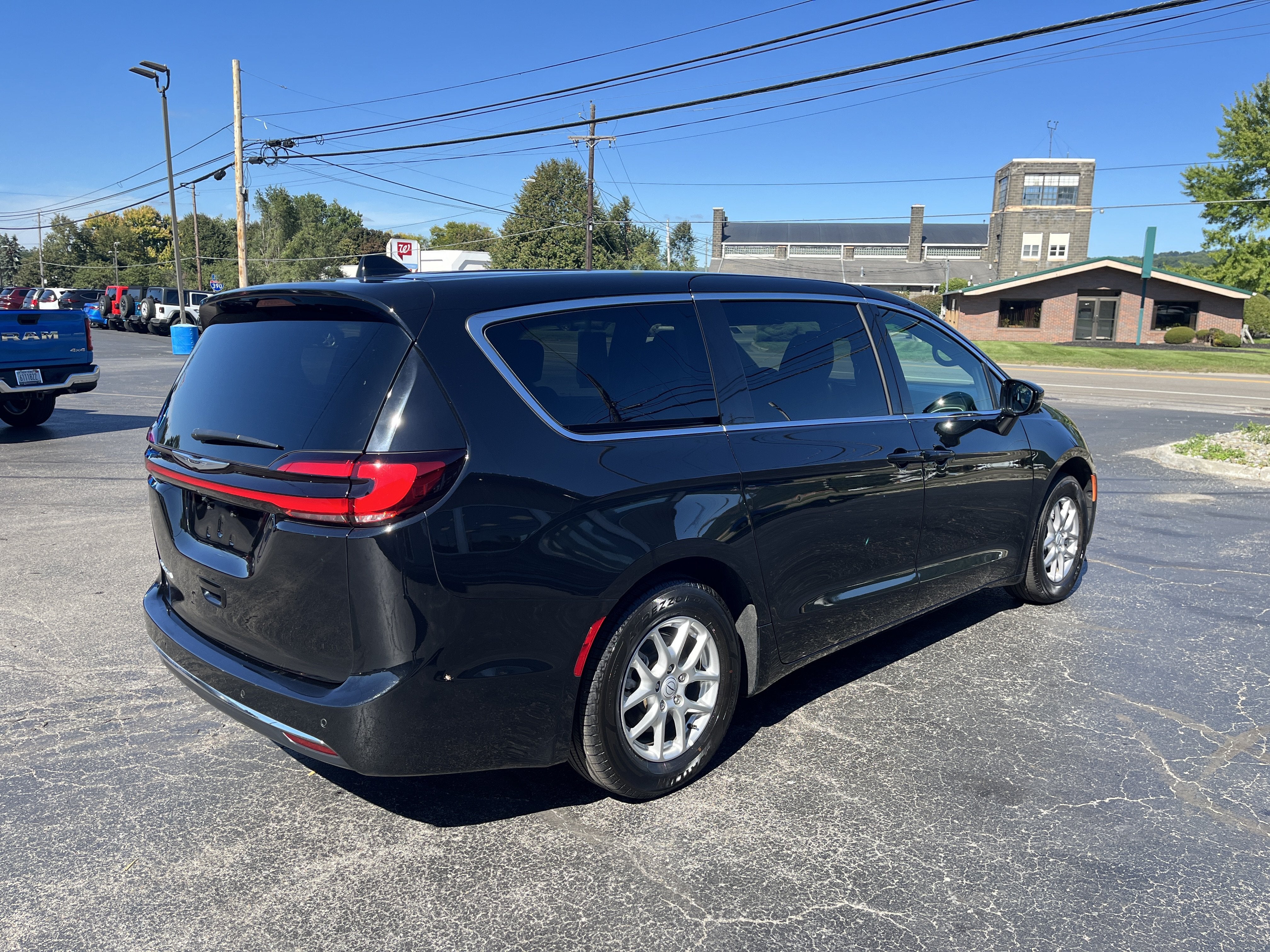 2026 Chrysler Pacifica Select