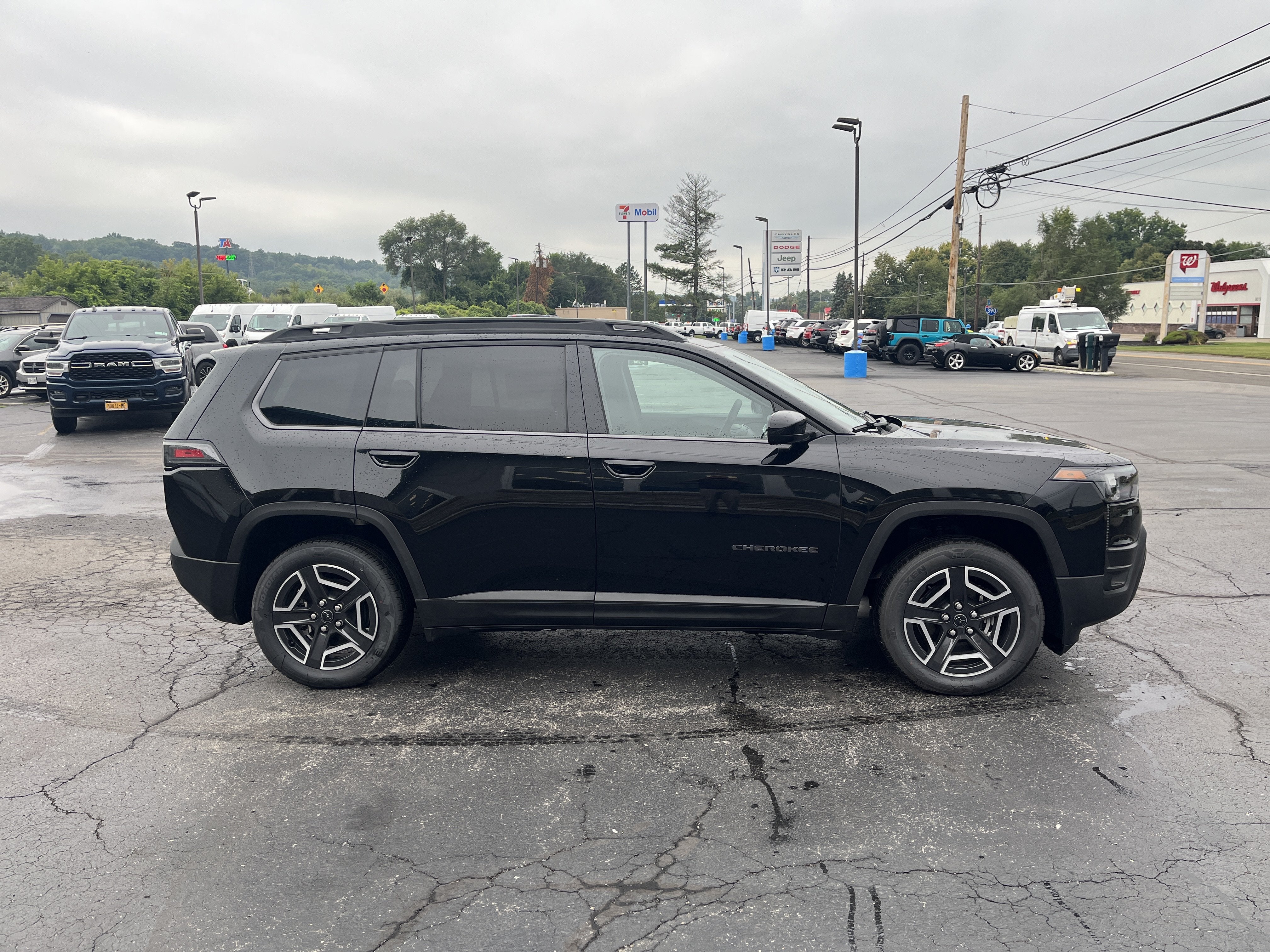 2026 Jeep Cherokee Laredo