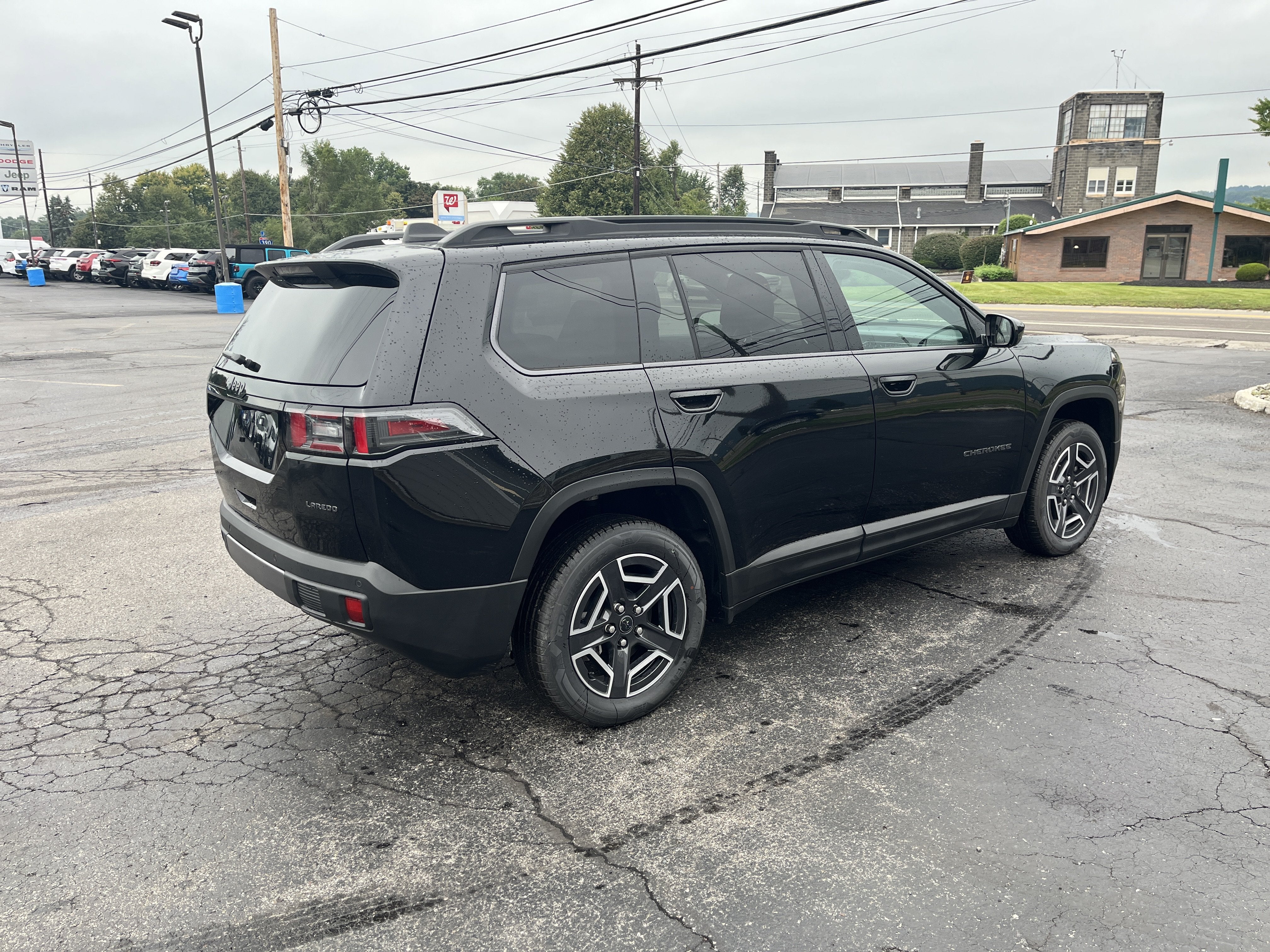 2026 Jeep Cherokee Laredo