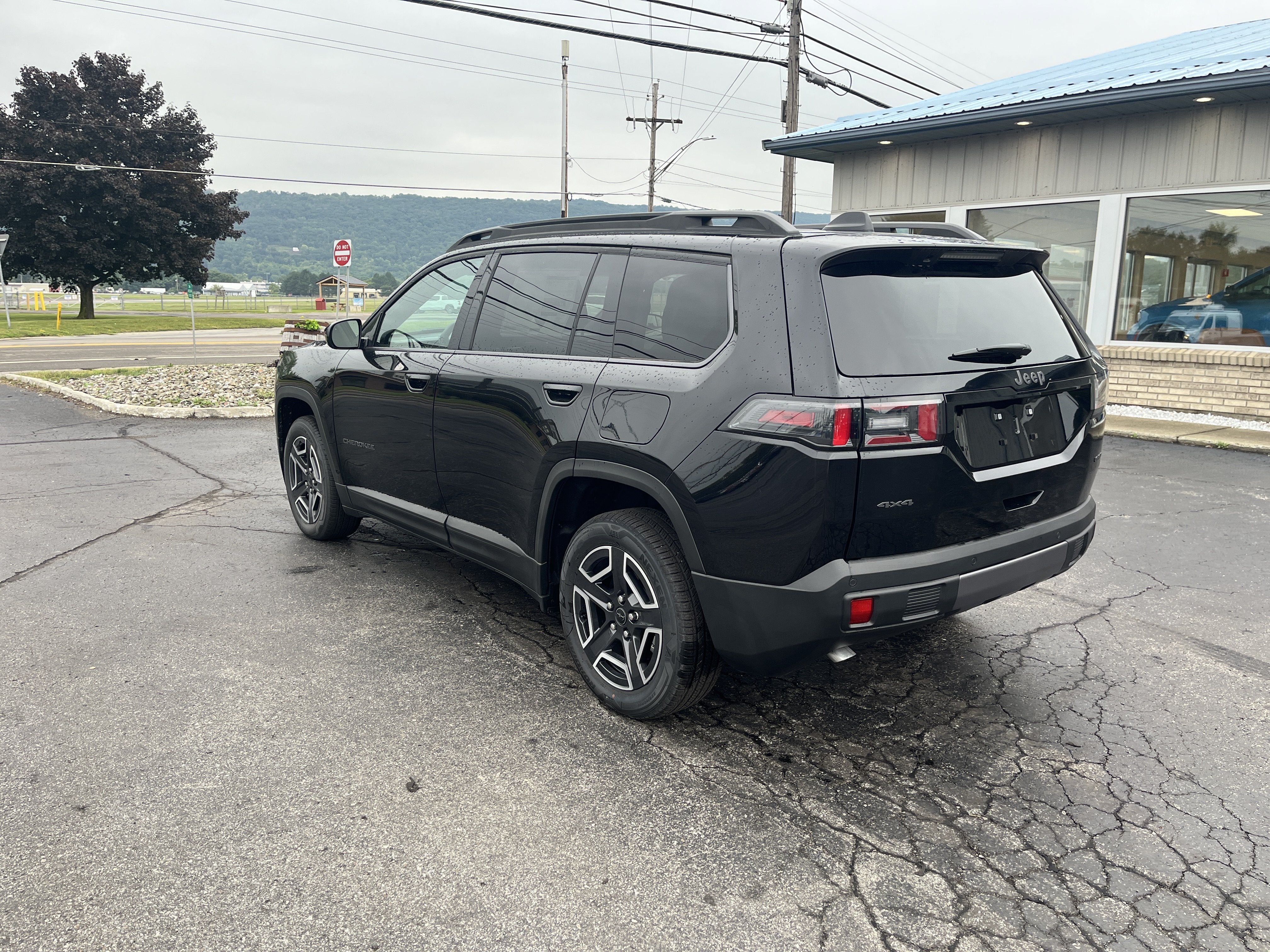 2026 Jeep Cherokee Laredo
