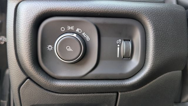2026 RAM Ram 1500 RAM 1500 TRADESMAN CREW CAB 4X4 5'7' BOX